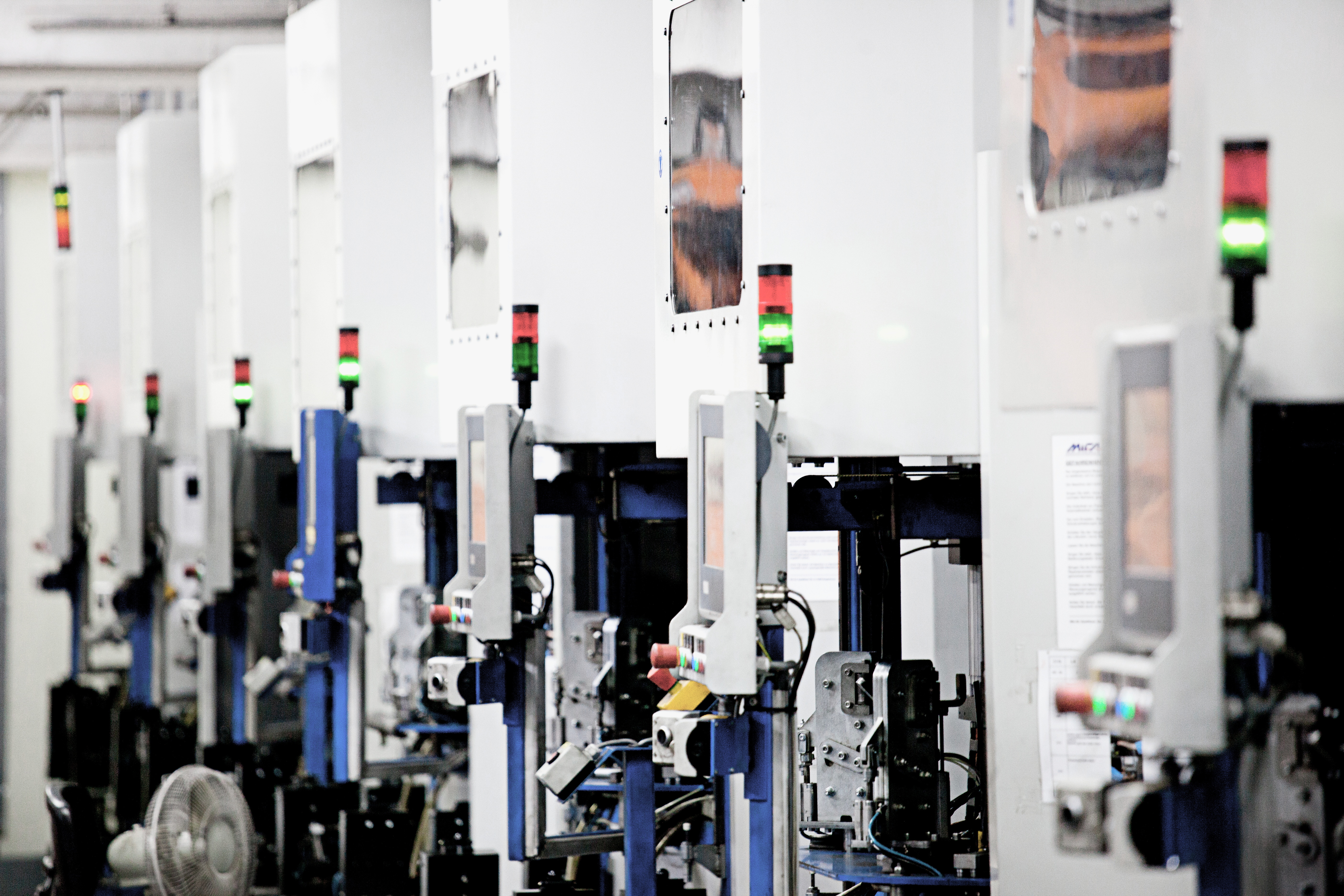 Reihe automatisierter Produktionszellen am Standort Sangerhausen